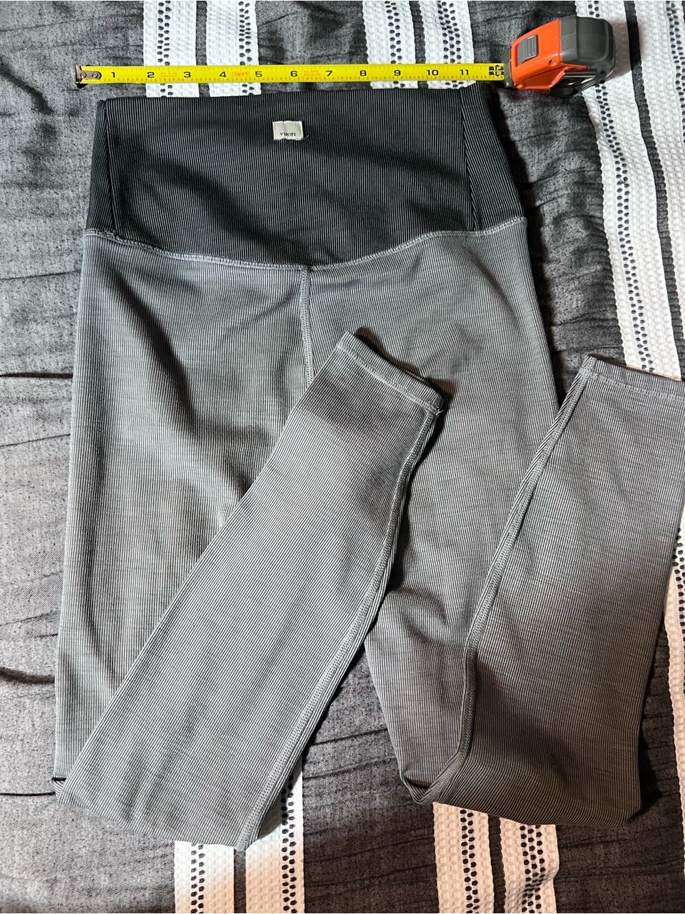 Vuori Two-Tone Grey Leggings with Black Waistband